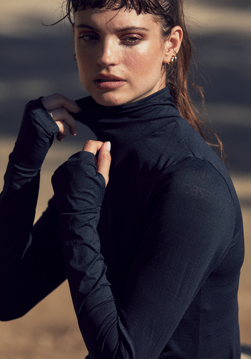 Logo Turtleneck – Black